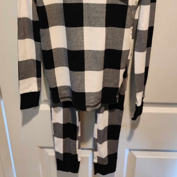 2 Old Navy Black Buffalo Plaid Pj's. Unisex Size 10. One NWT. One Worn few times - Picture 3 of 13